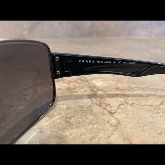 Prada sunglasses - Picture 4 of 7